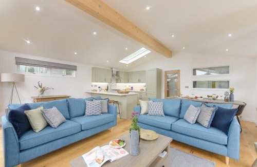 Looe House | Discover 4 Valley View: A Comforting 4-Star Retreat