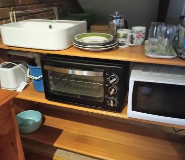 Jumbuk House | Cozy 4 Winds Farm Homestay: Family-Friendly Retreat