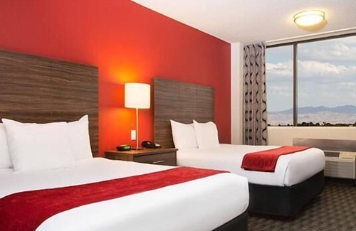 Downtown Las Vegas House | Deluxe Two Queens - City View Room at The D Las Vegas