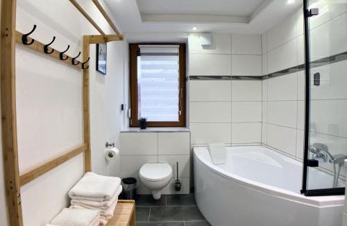 Gramsham Apartment | Bright and Modern Family Apartment with 6 Sleeping Spots