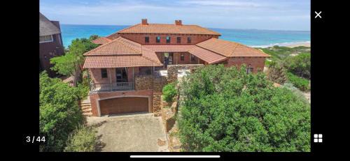 Paradise Beach House | Oceanfront 4 Zwaan: Guest Rated 9.6 with Ocean Views