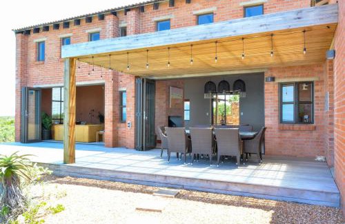 Paradise Beach House | Oceanfront 4 Zwaan: Guest Rated 9.6 with Ocean Views