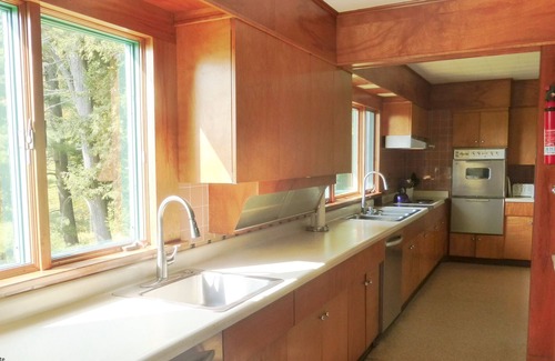 Bridgton House | Idyllic Beachfront Estate for Family Reunions & Retreats