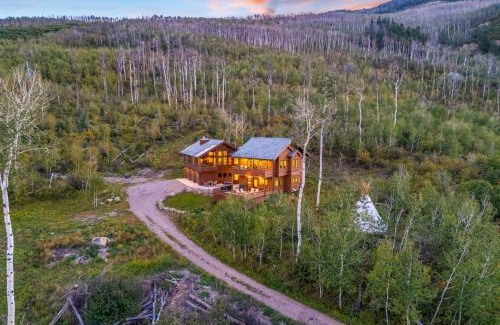 Glenwood Springs House | Contemporary Retreat with Balcony Views and Cozy Fireplace