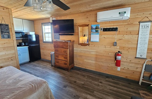 Alpine Cabin | Discover Comfort at Black Cat Ranch: Family-Friendly Retreat