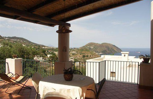 Monte Gallina Apartment | Cozy Apartment for 2 in Lipari, Sicily with Kitchen Access