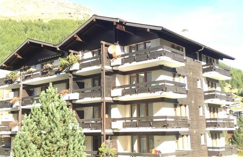 Saas-Fee Apartment | Spacious 1-Bedroom Apartment for 4 with Kitchen Amenities