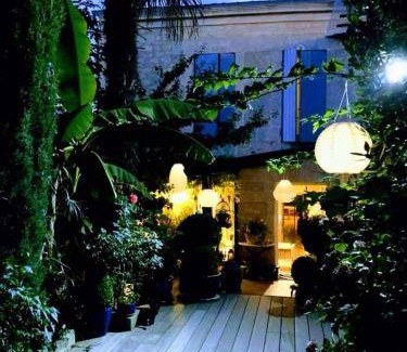 Pons Bed & Breakfast | Spacious 7-Bedroom B&B with Pool for Up to 21 Guests