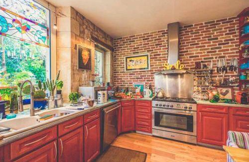 Pons Bed & Breakfast | Spacious 7-Bedroom B&B with Pool for Up to 21 Guests