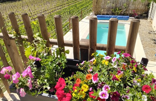 Vacqueyras House | Family-Friendly Lace Studio: Your Cozy Getaway Awaits