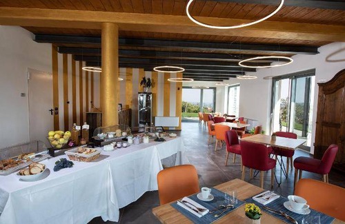 Barbaresco House | Cozy Farmhouse Retreat with Pool for 4 Guests