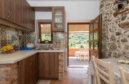 Malathyros House | Cozy 40 m² House with Kitchen for Up to 3 Guests