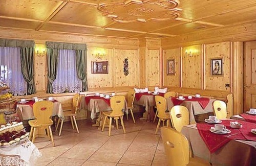 San Martino di Castrozza Apartment | Spacious Serviced Apartment for 5 with Eco-Friendly Amenities