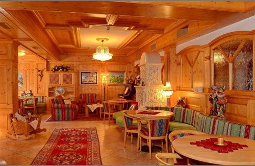 San Martino di Castrozza Apartment | Spacious Serviced Apartment for 5 with Eco-Friendly Amenities