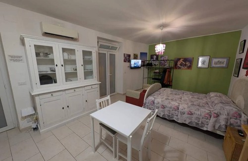 Municipio 4 Apartment | Oceanview Studio Flat for 2 Guests - Family Friendly Retreat
