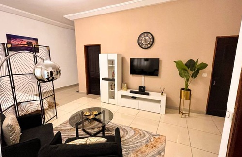 Angre Apartment | Cozy Studio Flat with Kitchen & Family-Friendly Amenities