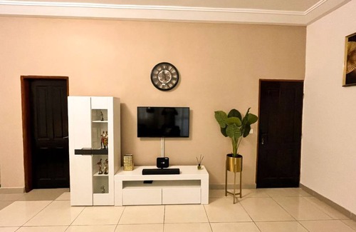 Angre Apartment | Cozy Studio Flat with Kitchen & Family-Friendly Amenities