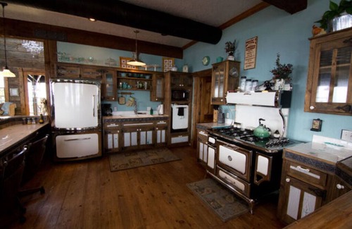 Spanish Valley Cabin | Enjoy a 25% Discount at Cedar Bend Lodge Cabin!