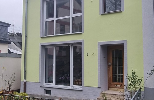 Euren Apartment | Cozy 40 qm Wohnung with Wintergarten and Child-Friendly Garden