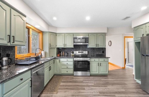 Middletown House | Cozy Retreat with Kitchen & Pet-Friendly Amenities