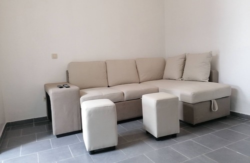 Mons House | Cozy Studio with Kitchen and Free WiFi for Your Stay