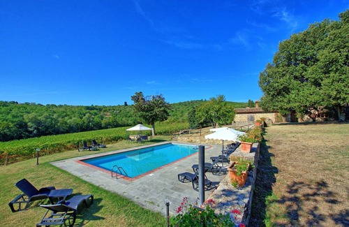 Bucine Villa | Spacious Villa with Pool and 5 Bedrooms for 10 Guests