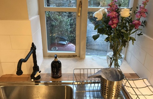 Pilton Cottage | Historic Pilton Cottage with Kitchen & Child-Friendly Comfort