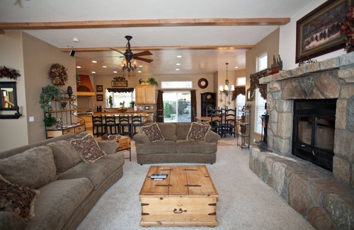 Lake Arrowhead House | Guest Rated 10/10: Spacious House with Gourmet Kitchen & Games