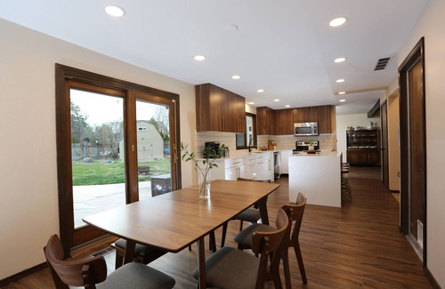 Tri-Cities House | Spacious Retreat with Ocean View, Pool & Hot Tub for 16