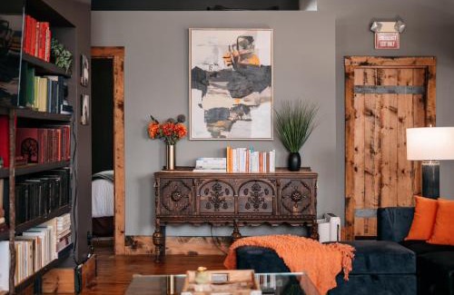 Traverse City Apartment | Unique 4BR Loft in NOBO District with Hot Tub & Pet Friendly