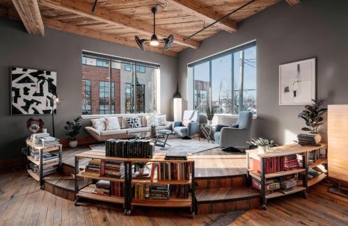 Traverse City Apartment | Unique 4BR Loft in NOBO District with Hot Tub & Pet Friendly