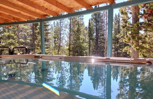 Valley of the Sun Cabin | 4000sqft W Private Pool/Spa, Zipline & Sauna!