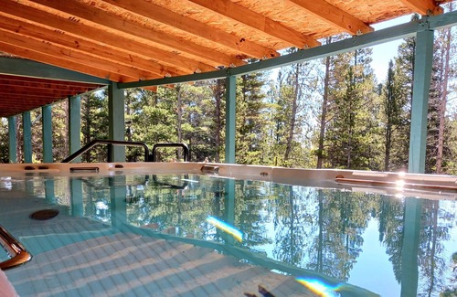 Valley of the Sun Cabin | 4000sqft W Private Pool/Spa, Zipline & Sauna!