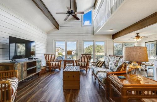 Duck House | Discover Duffy Duck: Pet-Friendly Oasis with Pool & Hot Tub