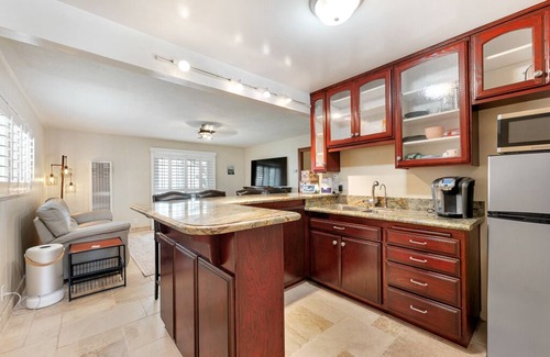 Hollywood Beach House | Experience Searenity at the Beach with Ocean Views & Spa