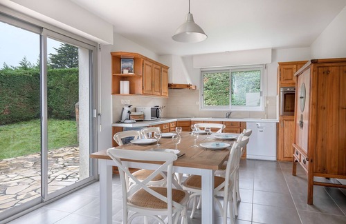 Sarzeau Ski Chalet | Idyllic Getaway Just 400m from Sarzeau's Beach