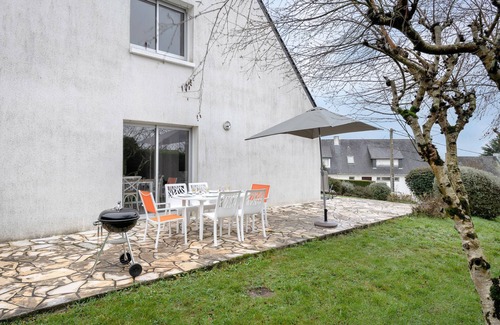 Sarzeau Ski Chalet | Idyllic Getaway Just 400m from Sarzeau's Beach
