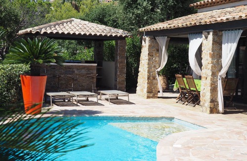 Saint-Aygulf House | Tranquil Villa with Ocean View & Heated Infinity Pool