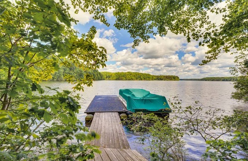 Roxboro House | Spacious 6-Bedroom Retreat for Families and Pets