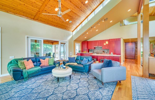 Roxboro House | Spacious 6-Bedroom Retreat for Families and Pets
