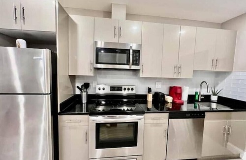 Center City Apartment | Stylish 1BDR Apartment in the Heart of Center City