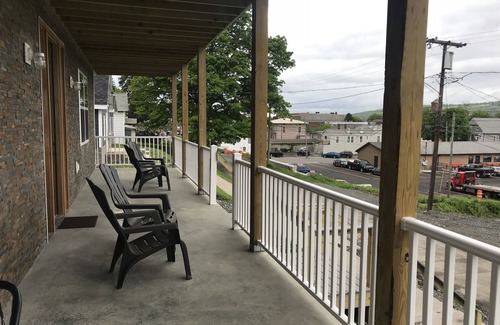 Watkins Glen House | Experience Oceanfront Bliss at 407 S. Madison Ave