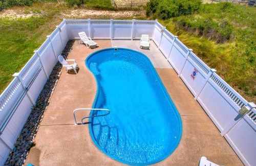 Kitty Hawk House | Beachside Retreat: 4-Star Stay with Pool & Hot Tub