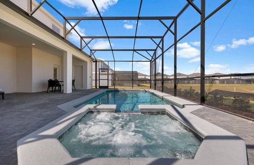Davenport House | Spacious House with Private Pool for 20 Guests