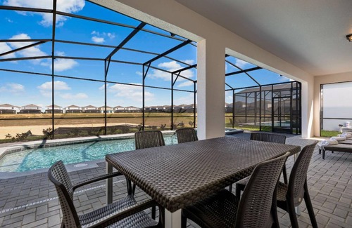 Davenport House | Spacious House with Private Pool for 20 Guests