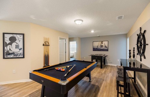 Davenport House | Spacious House with Private Pool for 20 Guests