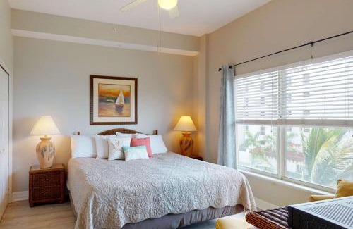 Madeira Beach House | Relax at Madeira Bay Resort with Pool & Hot Tub Amenities