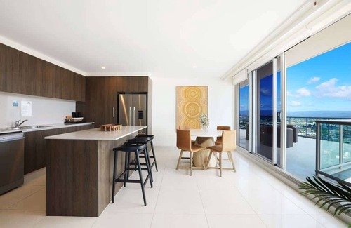 Surfers Paradise Apartment | Unforgettable Three-Bedroom ‘L Style’ Sub-Penthouse Escape