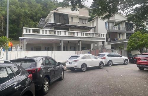 Bayan Lepas House | Family-Friendly 7BR Villa with Kids Pool near SPICE Arena