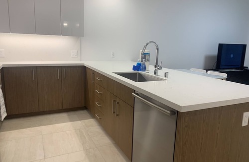 Ala Moana Condo | Impressive 40th Floor One Bedroom Condo with Spa & Pool